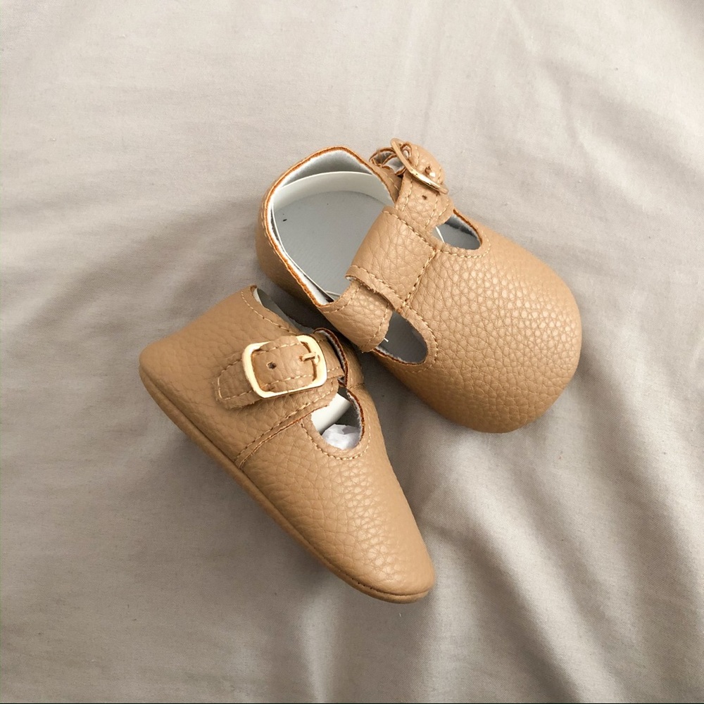 New infant t strap shoes